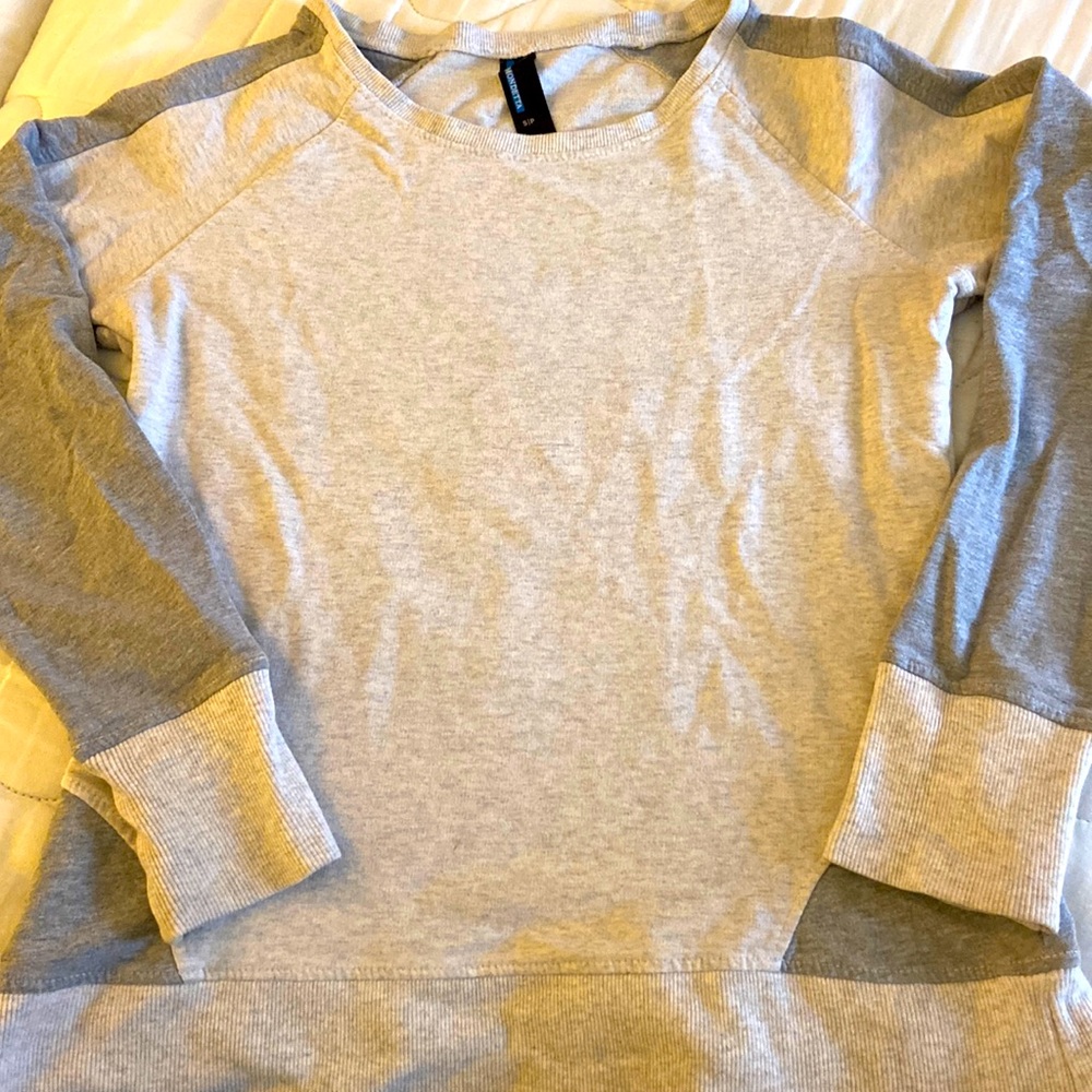 Color block In grey, crew neck sweatshirt